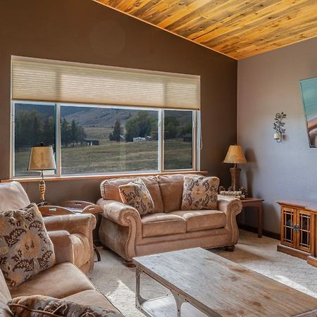Bison Lodge - Lg Home - 2 Bedrooms - Less Than 5 Miles To Yellowstone North Entrance, Sleeps Up To 8 Gardiner Kültér fotó