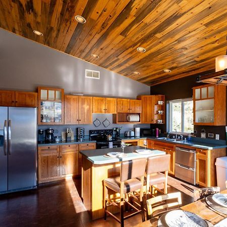 Bison Lodge - Lg Home - 2 Bedrooms - Less Than 5 Miles To Yellowstone North Entrance, Sleeps Up To 8 Gardiner Kültér fotó