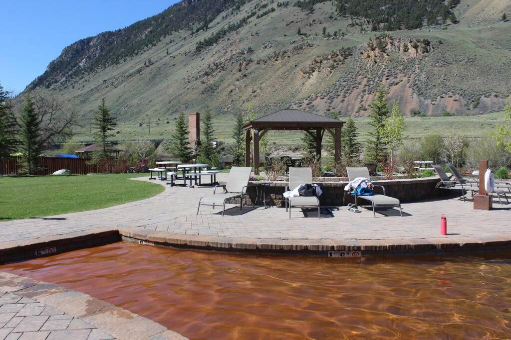 Bison Lodge - Lg Home - 2 Bedrooms - Less Than 5 Miles To Yellowstone North Entrance, Sleeps Up To 8 Gardiner Kültér fotó