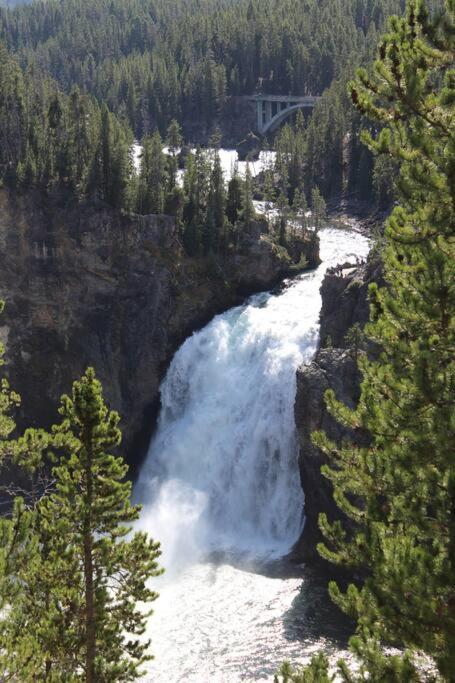 Bison Lodge - Lg Home - 2 Bedrooms - Less Than 5 Miles To Yellowstone North Entrance, Sleeps Up To 8 Gardiner Kültér fotó