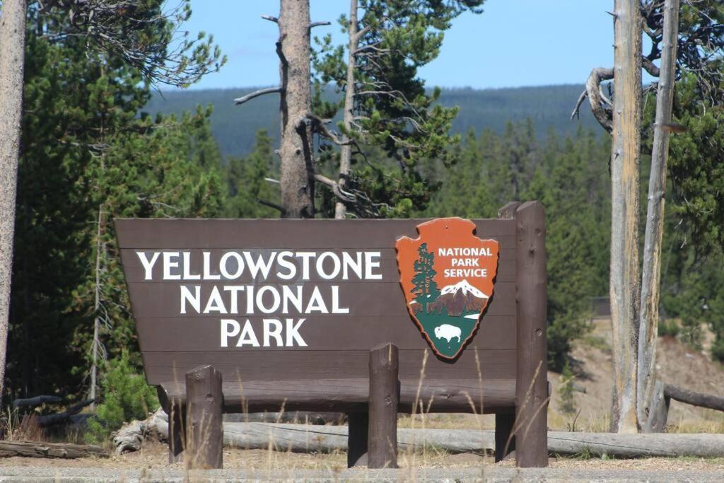 Bison Lodge - Lg Home - 2 Bedrooms - Less Than 5 Miles To Yellowstone North Entrance, Sleeps Up To 8 Gardiner Kültér fotó