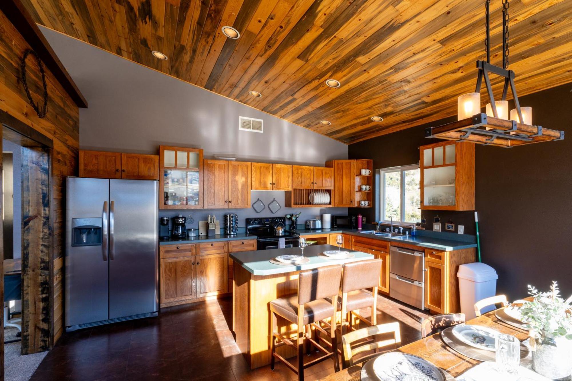 Bison Lodge - Lg Home - 2 Bedrooms - Less Than 5 Miles To Yellowstone North Entrance, Sleeps Up To 8 Gardiner Kültér fotó
