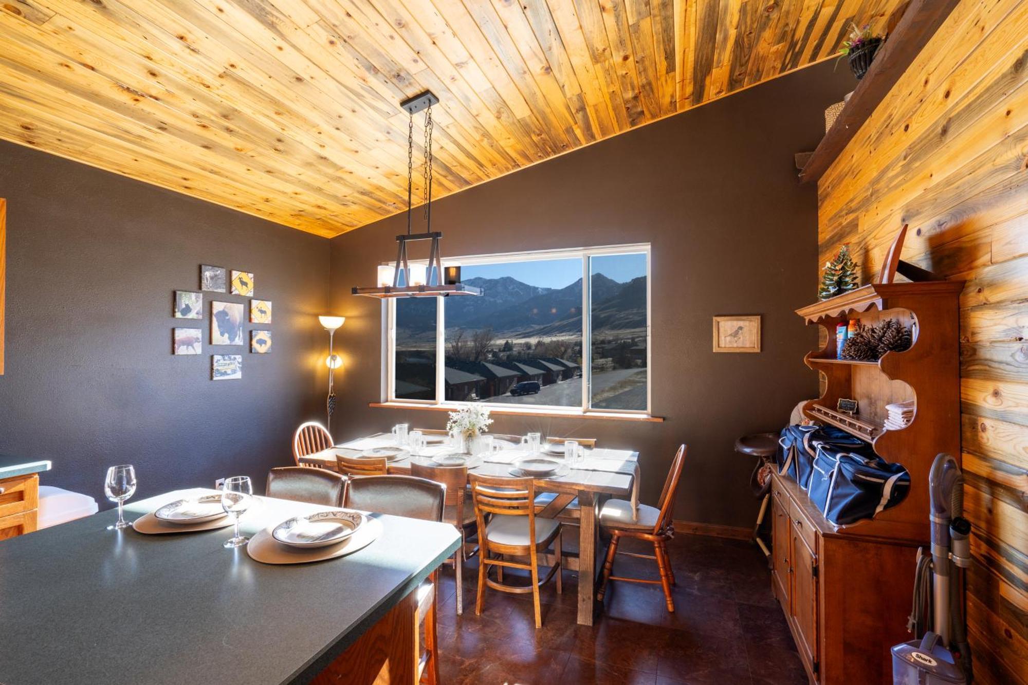 Bison Lodge - Lg Home - 2 Bedrooms - Less Than 5 Miles To Yellowstone North Entrance, Sleeps Up To 8 Gardiner Kültér fotó