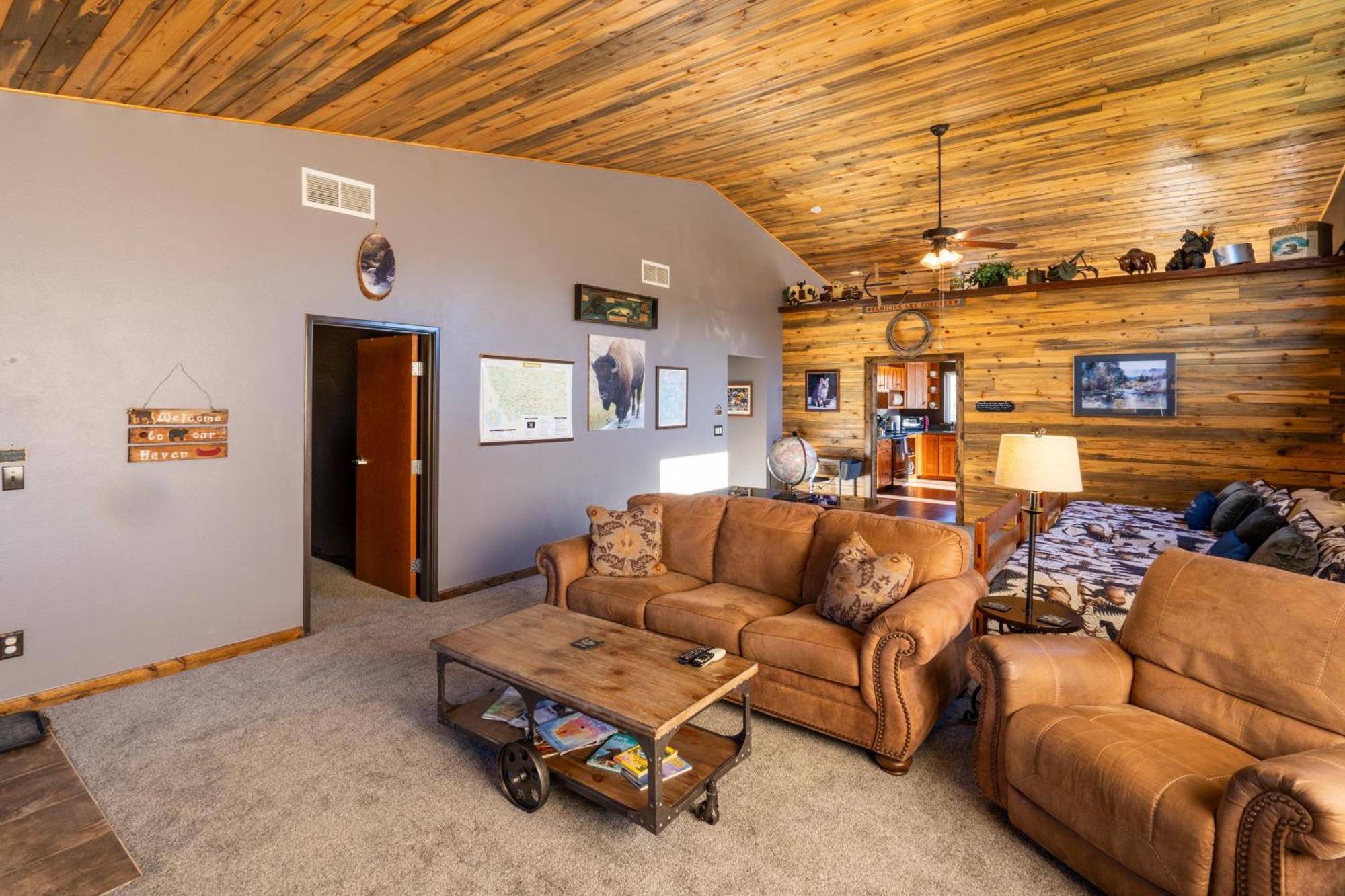Bison Lodge - Lg Home - 2 Bedrooms - Less Than 5 Miles To Yellowstone North Entrance, Sleeps Up To 8 Gardiner Kültér fotó