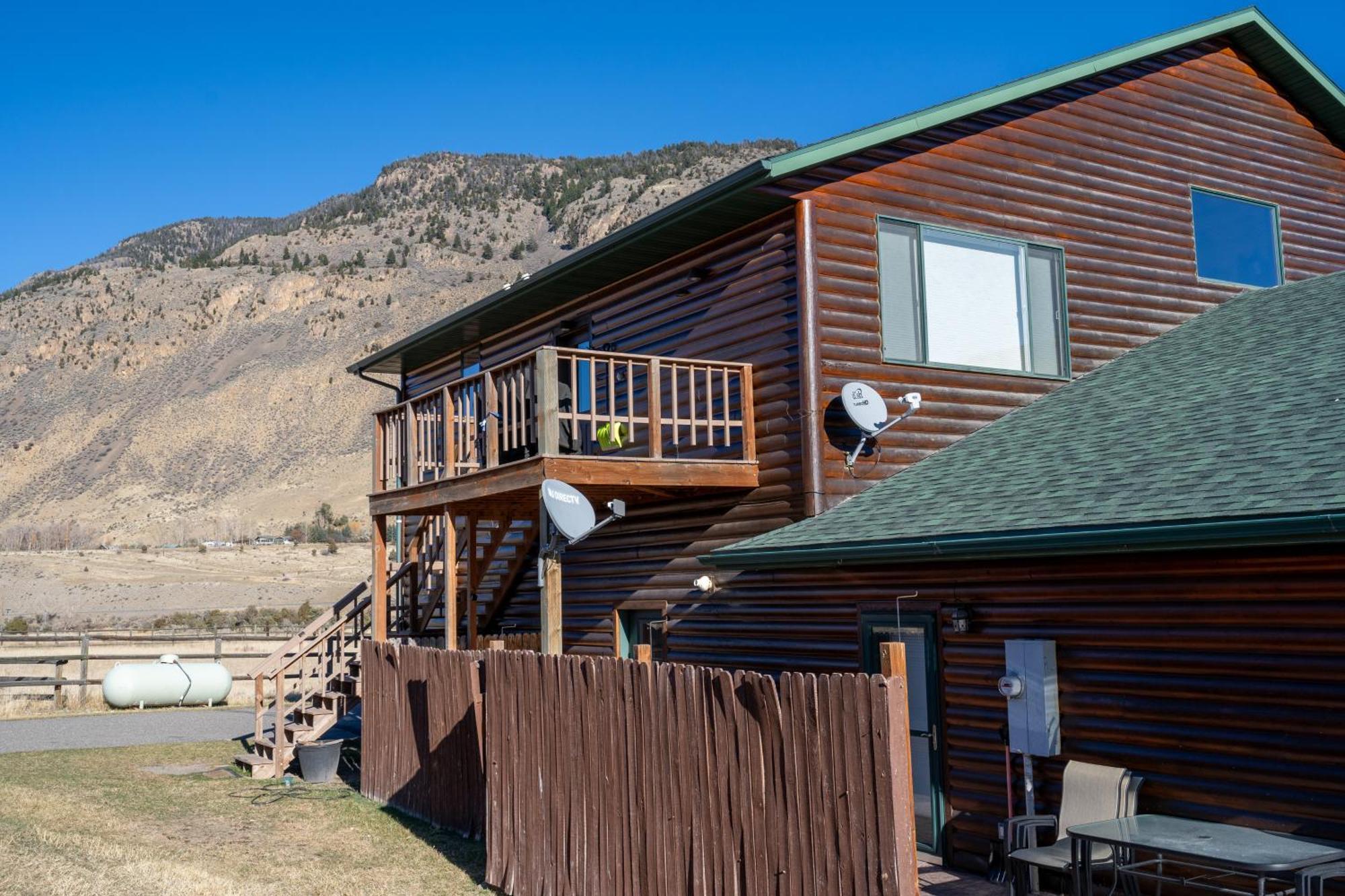 Bison Lodge - Lg Home - 2 Bedrooms - Less Than 5 Miles To Yellowstone North Entrance, Sleeps Up To 8 Gardiner Kültér fotó