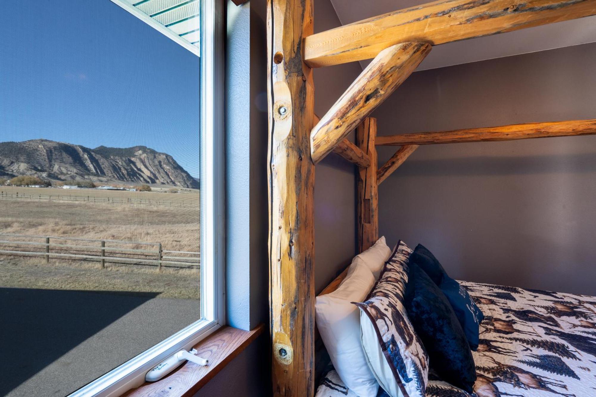 Bison Lodge - Lg Home - 2 Bedrooms - Less Than 5 Miles To Yellowstone North Entrance, Sleeps Up To 8 Gardiner Kültér fotó