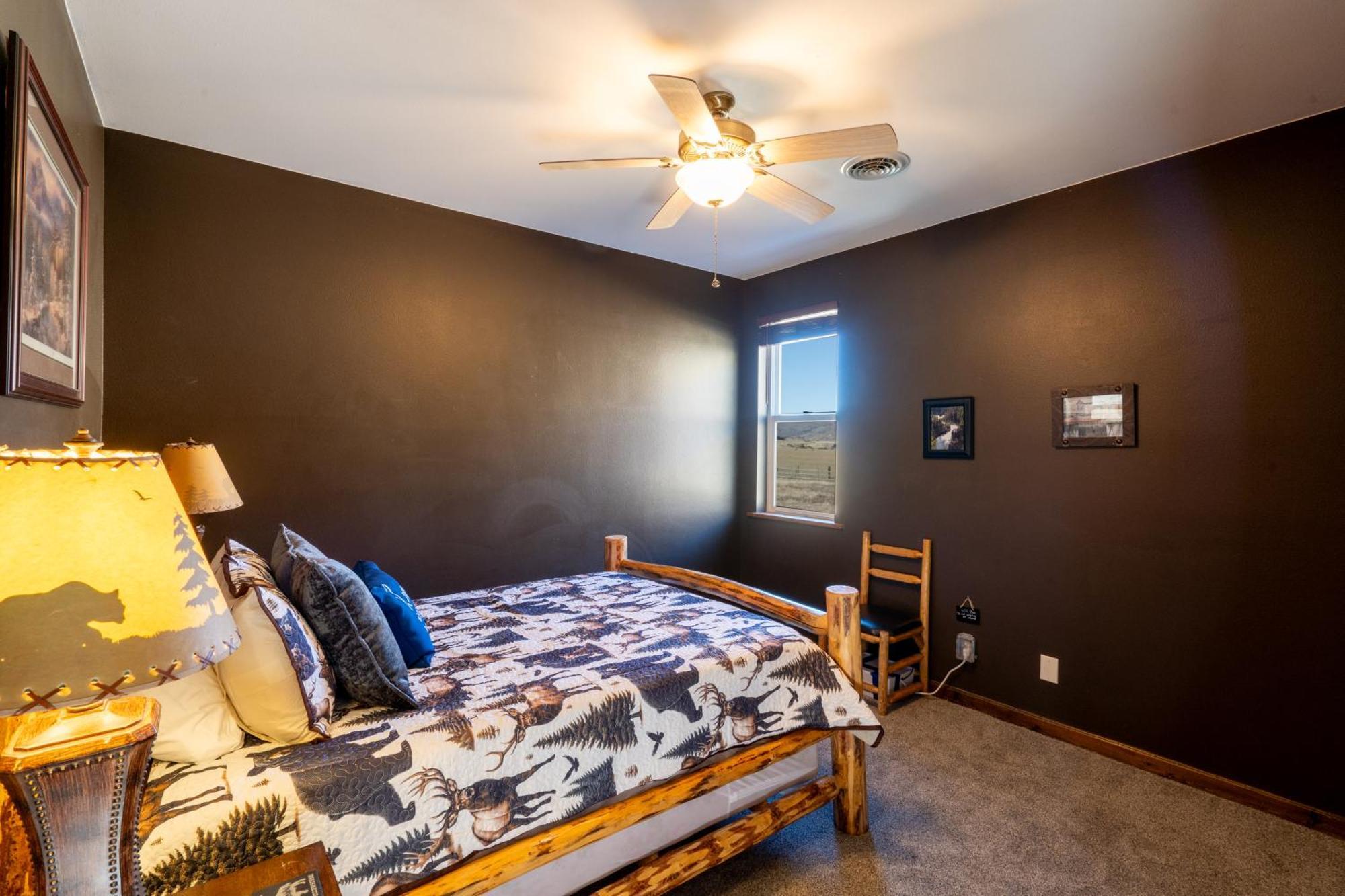 Bison Lodge - Lg Home - 2 Bedrooms - Less Than 5 Miles To Yellowstone North Entrance, Sleeps Up To 8 Gardiner Kültér fotó