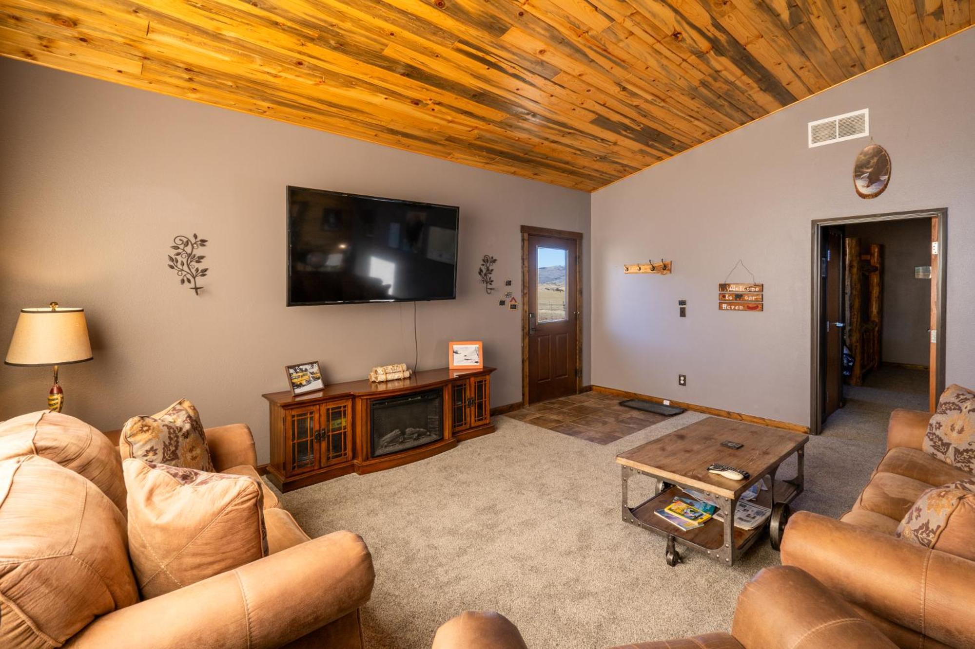 Bison Lodge - Lg Home - 2 Bedrooms - Less Than 5 Miles To Yellowstone North Entrance, Sleeps Up To 8 Gardiner Kültér fotó