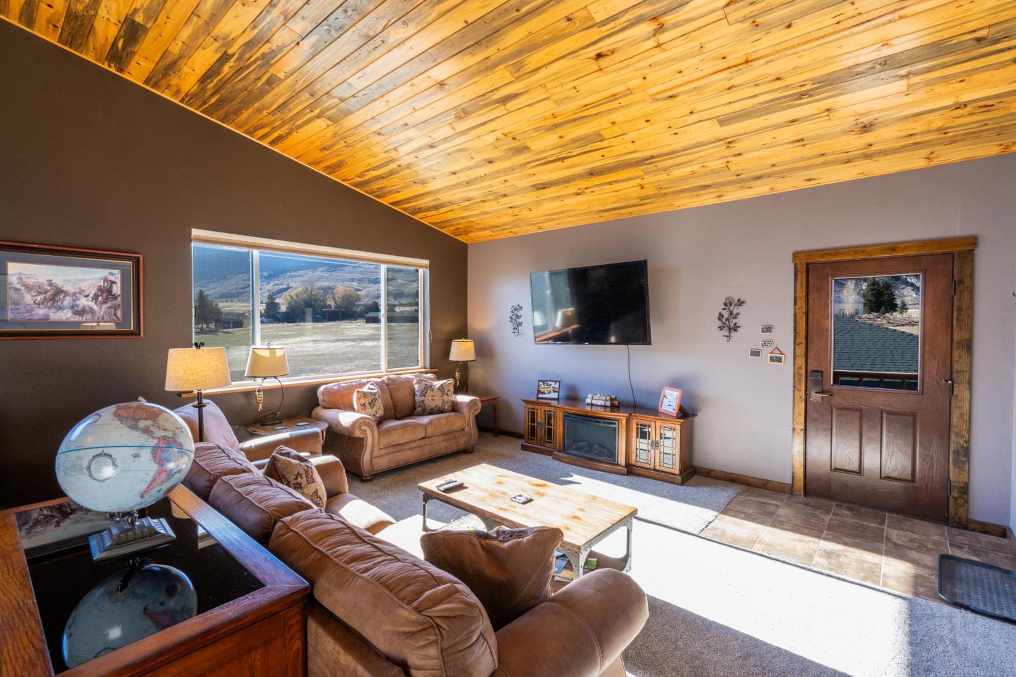 Bison Lodge - Lg Home - 2 Bedrooms - Less Than 5 Miles To Yellowstone North Entrance, Sleeps Up To 8 Gardiner Kültér fotó