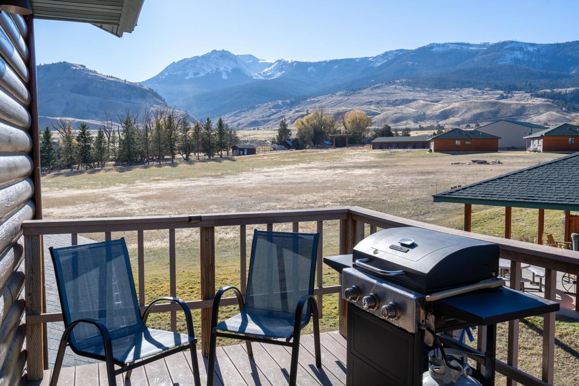 Bison Lodge - Lg Home - 2 Bedrooms - Less Than 5 Miles To Yellowstone North Entrance, Sleeps Up To 8 Gardiner Kültér fotó