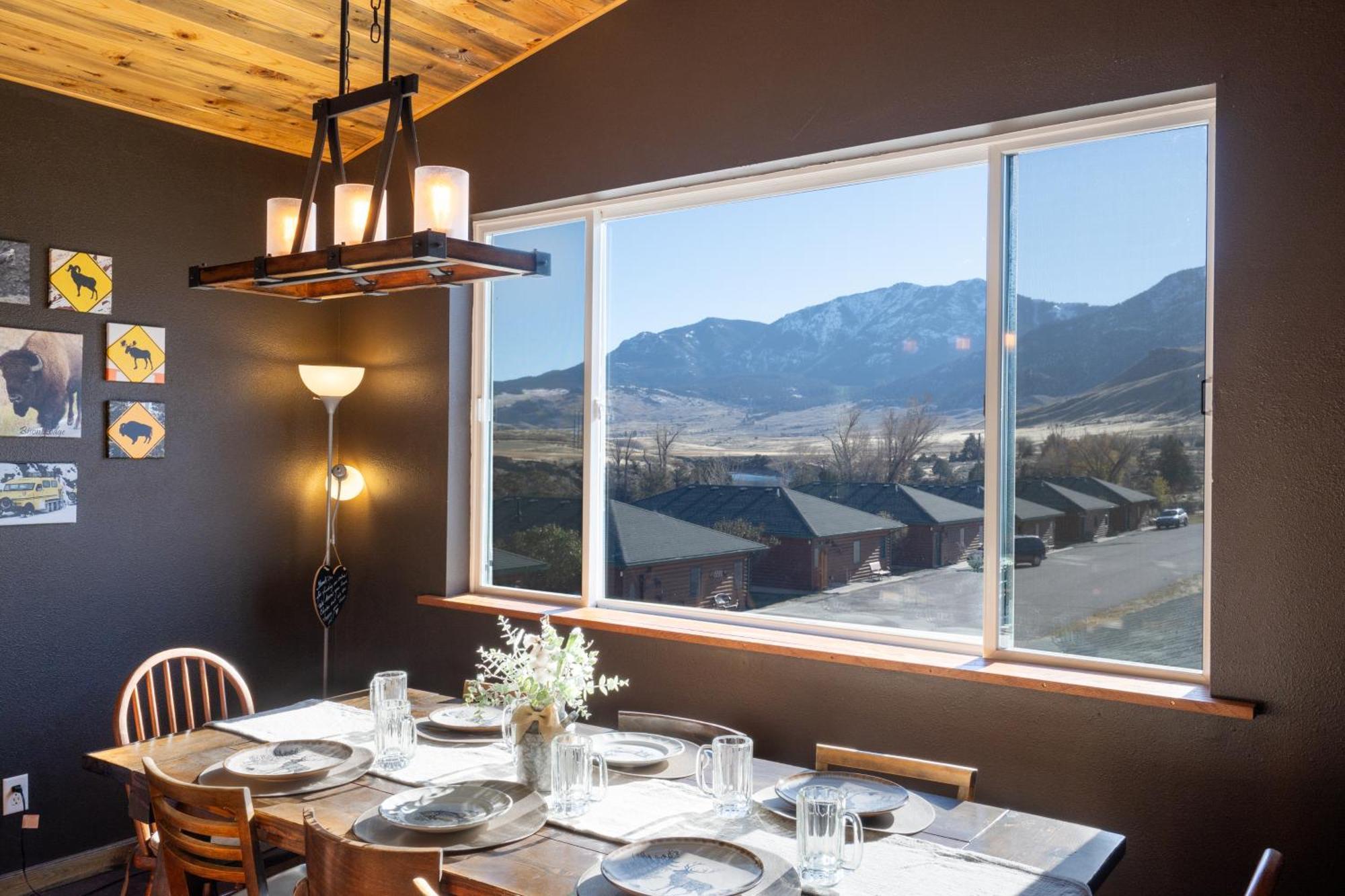 Bison Lodge - Lg Home - 2 Bedrooms - Less Than 5 Miles To Yellowstone North Entrance, Sleeps Up To 8 Gardiner Kültér fotó
