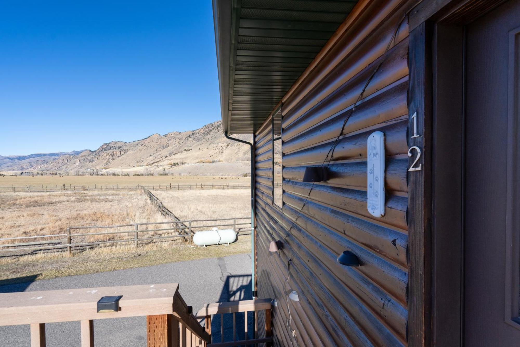 Bison Lodge - Lg Home - 2 Bedrooms - Less Than 5 Miles To Yellowstone North Entrance, Sleeps Up To 8 Gardiner Kültér fotó