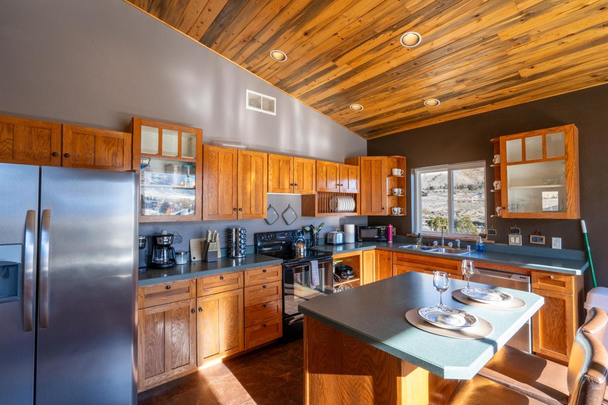 Bison Lodge - Lg Home - 2 Bedrooms - Less Than 5 Miles To Yellowstone North Entrance, Sleeps Up To 8 Gardiner Kültér fotó
