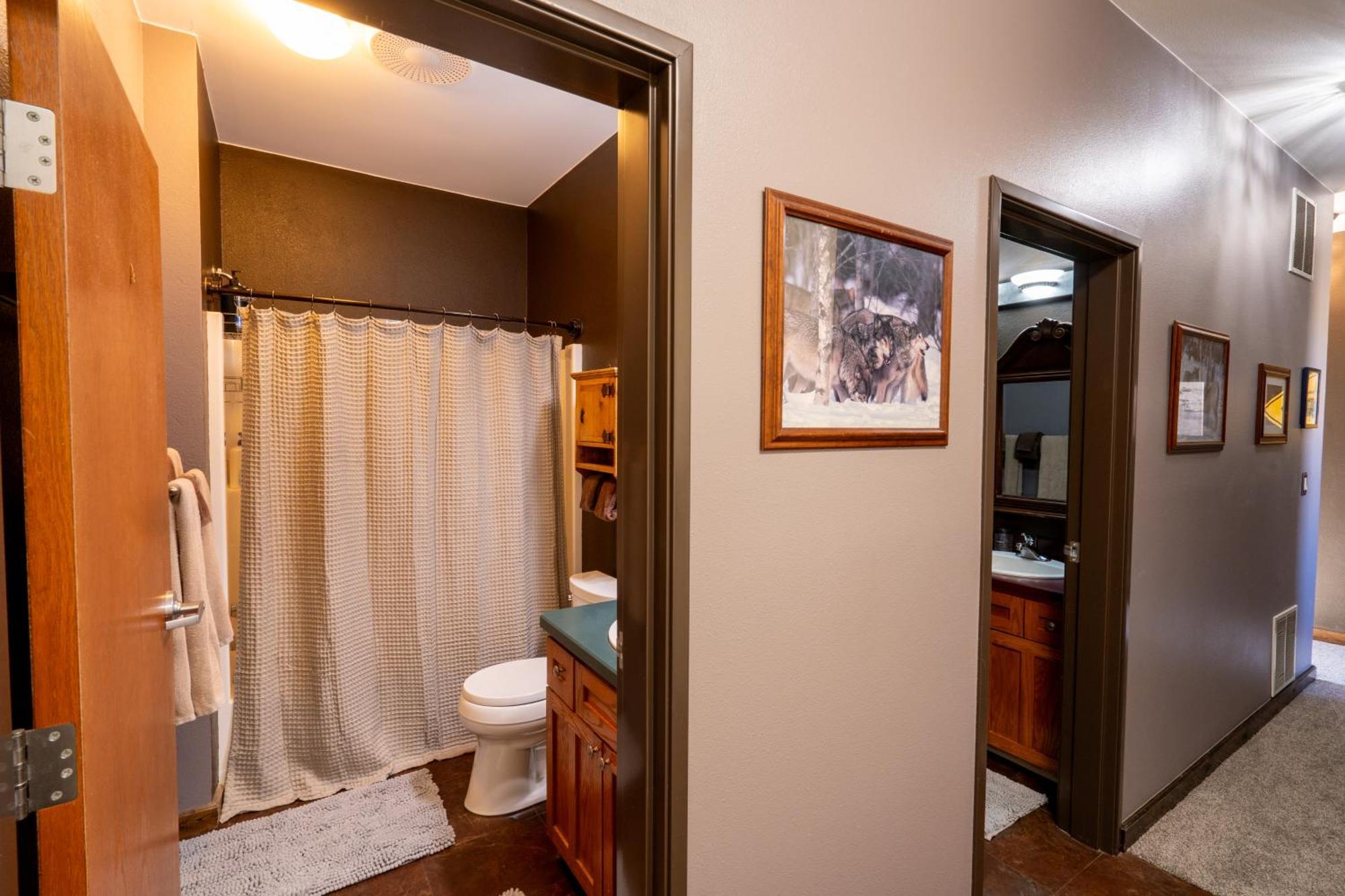 Bison Lodge - Lg Home - 2 Bedrooms - Less Than 5 Miles To Yellowstone North Entrance, Sleeps Up To 8 Gardiner Kültér fotó