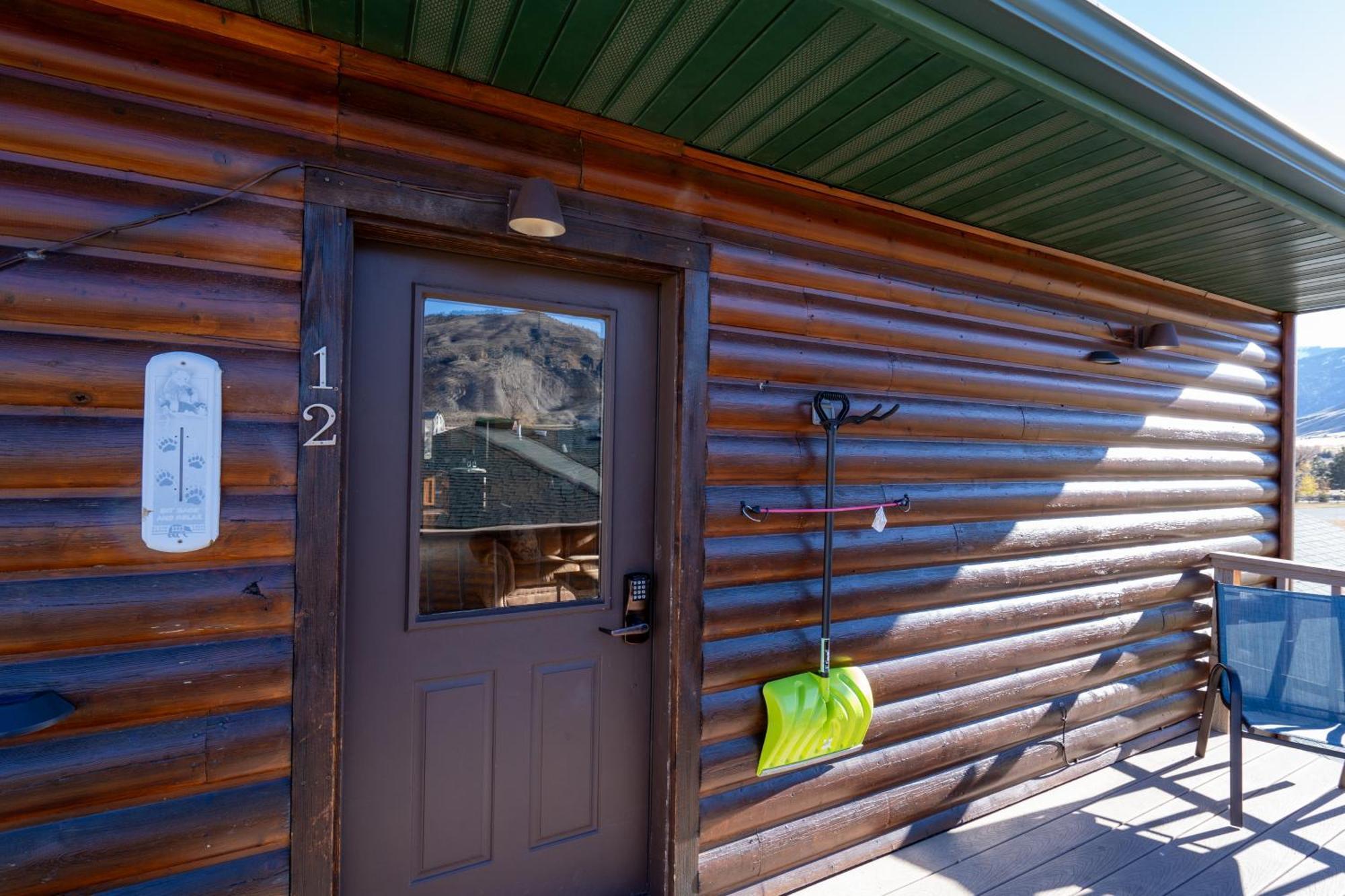 Bison Lodge - Lg Home - 2 Bedrooms - Less Than 5 Miles To Yellowstone North Entrance, Sleeps Up To 8 Gardiner Kültér fotó