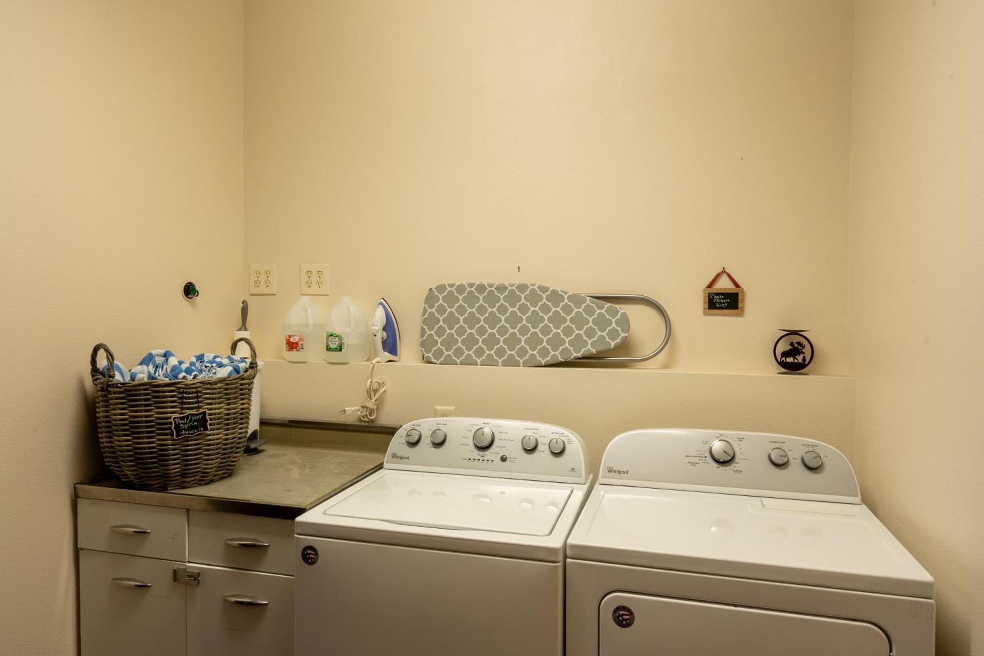 Bison Lodge - Lg Home - 2 Bedrooms - Less Than 5 Miles To Yellowstone North Entrance, Sleeps Up To 8 Gardiner Kültér fotó
