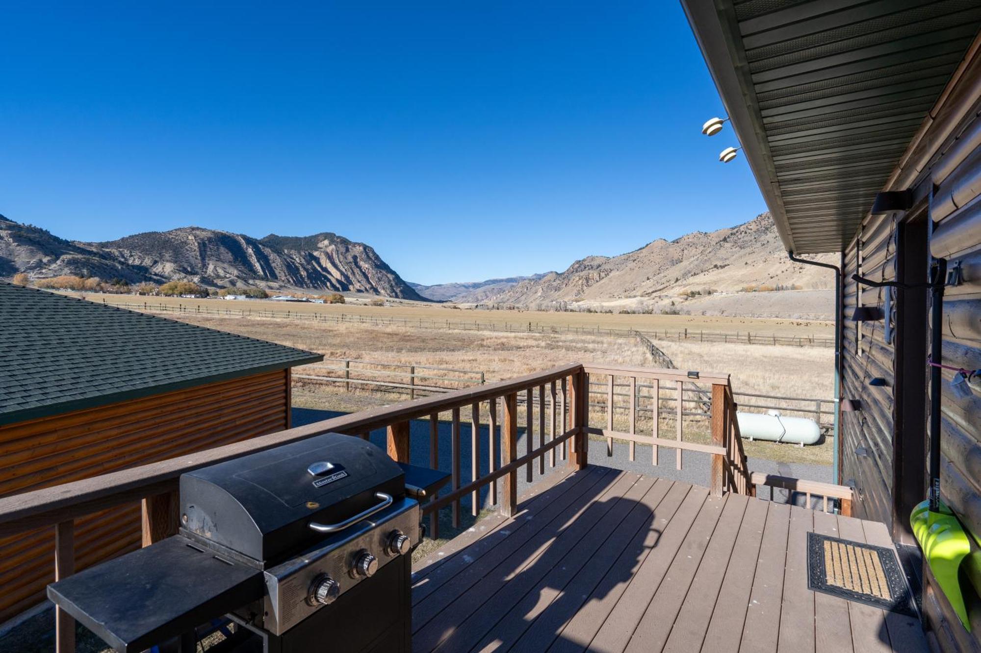 Bison Lodge - Lg Home - 2 Bedrooms - Less Than 5 Miles To Yellowstone North Entrance, Sleeps Up To 8 Gardiner Kültér fotó