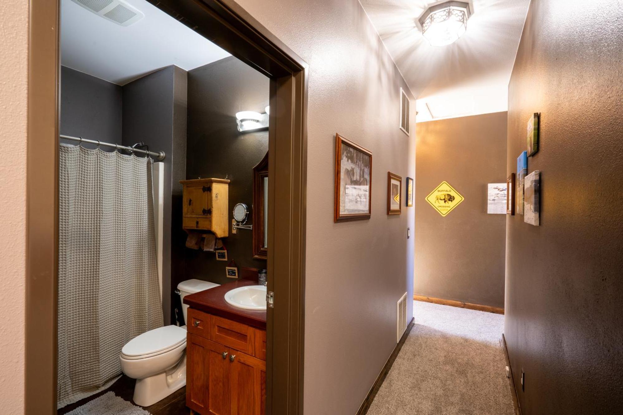 Bison Lodge - Lg Home - 2 Bedrooms - Less Than 5 Miles To Yellowstone North Entrance, Sleeps Up To 8 Gardiner Kültér fotó