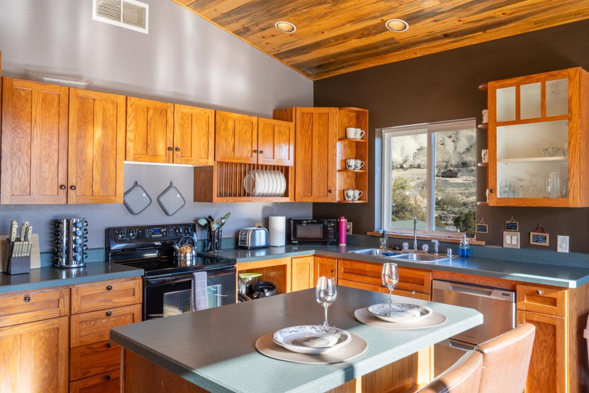 Bison Lodge - Lg Home - 2 Bedrooms - Less Than 5 Miles To Yellowstone North Entrance, Sleeps Up To 8 Gardiner Kültér fotó