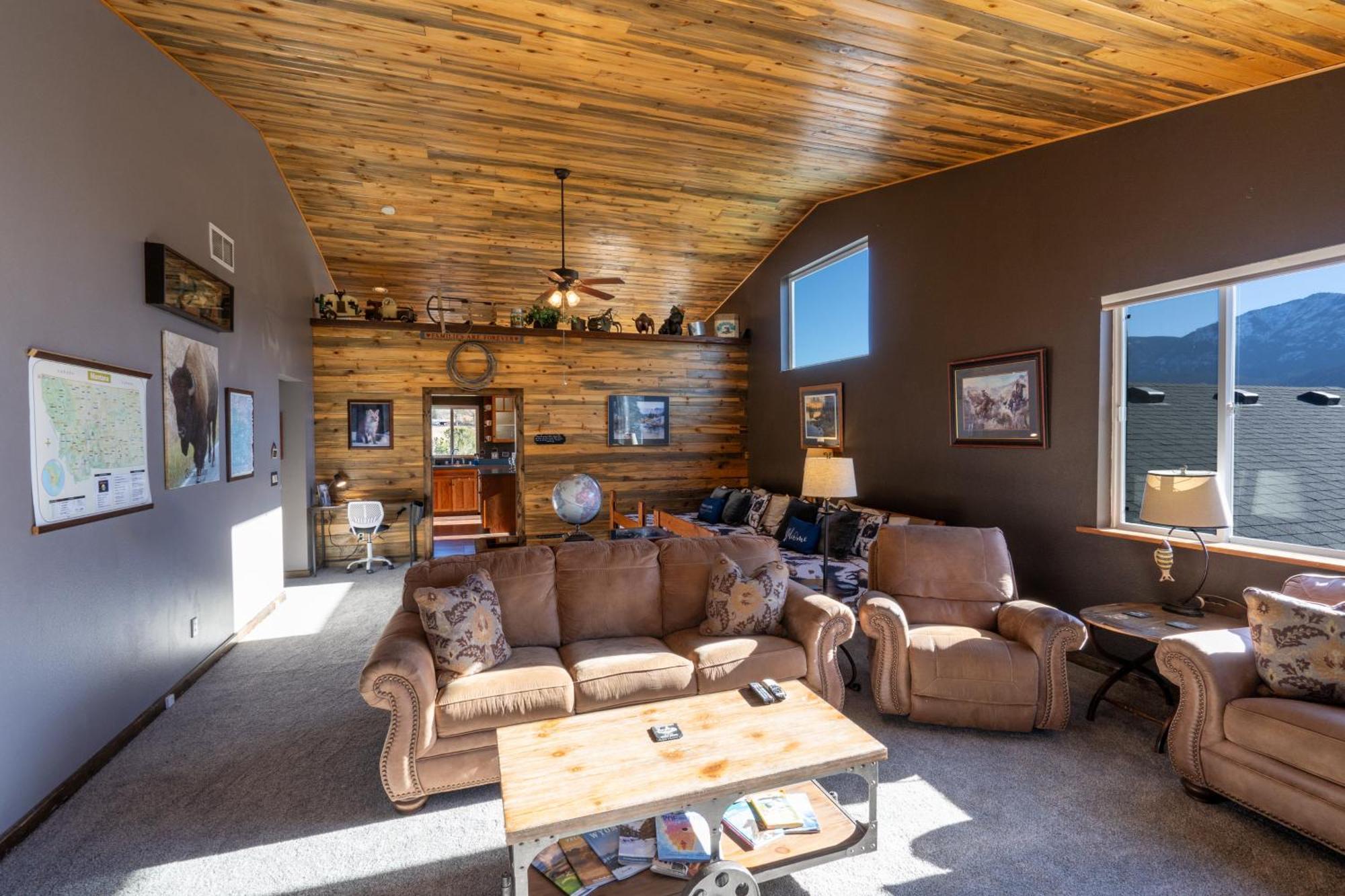 Bison Lodge - Lg Home - 2 Bedrooms - Less Than 5 Miles To Yellowstone North Entrance, Sleeps Up To 8 Gardiner Kültér fotó