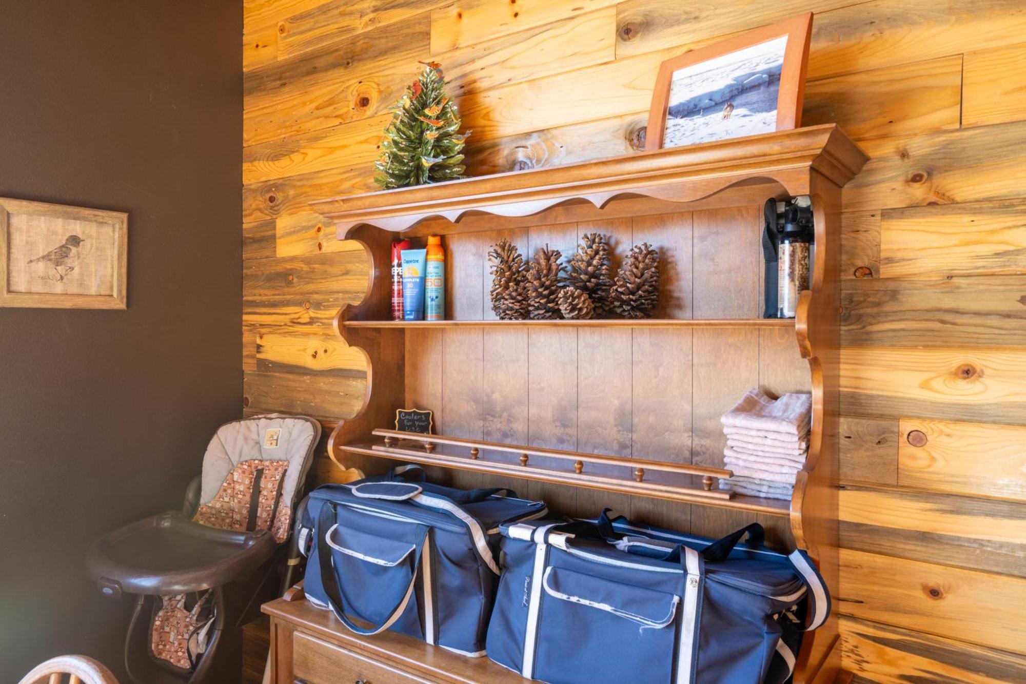 Bison Lodge - Lg Home - 2 Bedrooms - Less Than 5 Miles To Yellowstone North Entrance, Sleeps Up To 8 Gardiner Kültér fotó