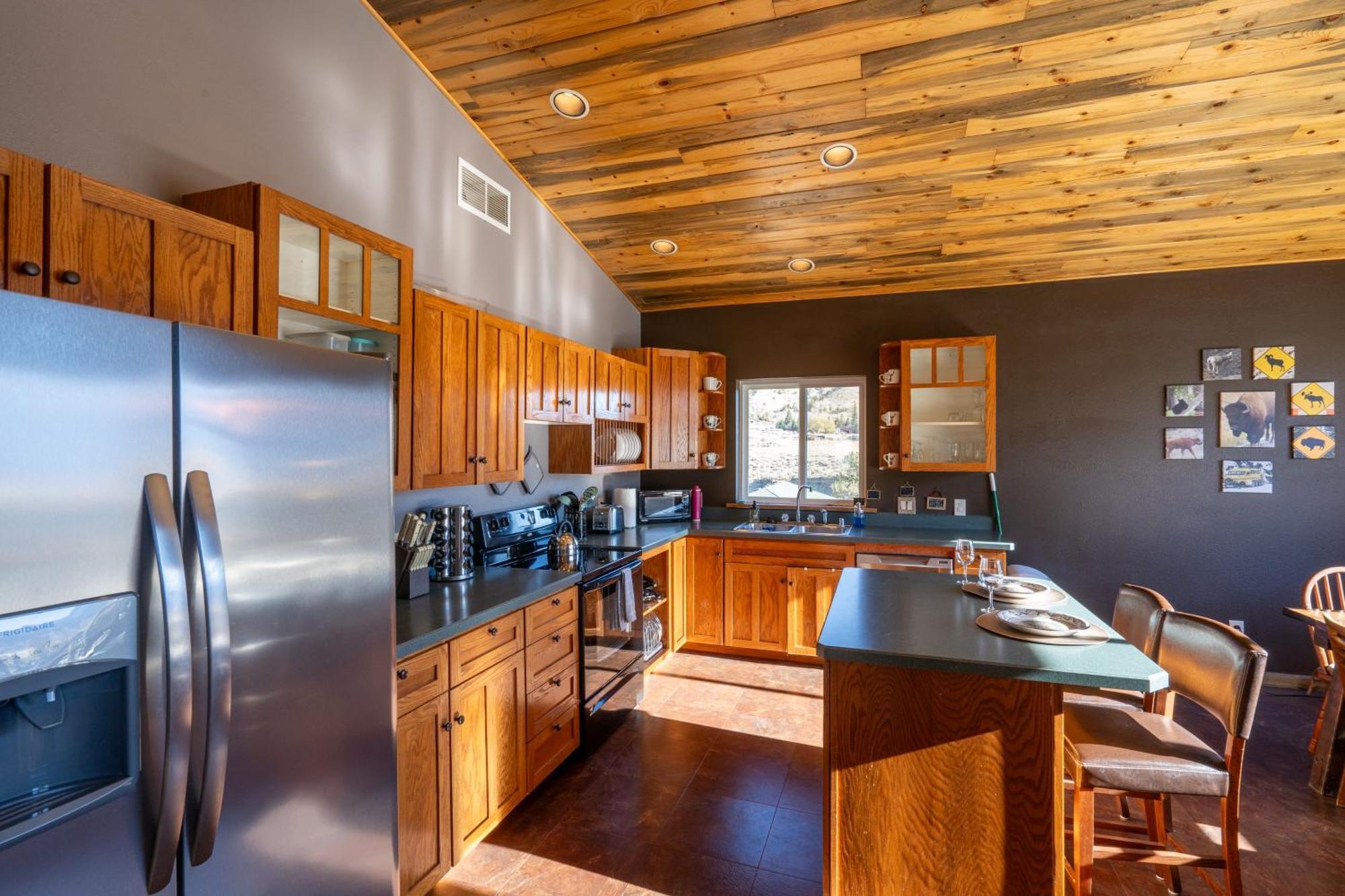 Bison Lodge - Lg Home - 2 Bedrooms - Less Than 5 Miles To Yellowstone North Entrance, Sleeps Up To 8 Gardiner Kültér fotó